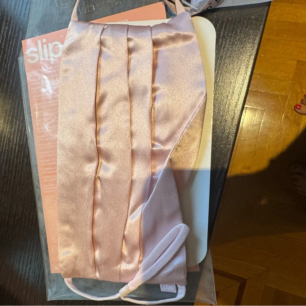 Slip NIB $39 Pure Silk Adult Pleated Face mask Covering in Rose Gold #U542